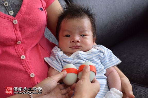 剃胎毛、滿月剃頭、嬰兒剃頭、嬰兒理髮、嬰兒剃髮、嬰兒剃胎毛、嬰兒滿月剃頭、寶寶剃頭、剃胎毛儀式、剃胎毛吉祥話、滿月剃頭儀式、滿月剃頭吉祥話、寶寶剃胎毛、寶寶滿月剃頭理髮、 新北土城區剃胎毛、新北土城區滿月剃頭、 新北土城區嬰兒剃頭剃胎毛、新北土城區嬰兒理髮、新北土城區嬰兒剃髮、王寶寶(新北土城區到府嬰兒寶寶滿月剃頭理髮、免費到府嬰兒剃胎毛儀式吉祥話)。到府剃頭剃胎毛主持、專業拍照、DVD光碟、證書。★購買「臍帶章、肚臍章、胎毛筆刷印章」贈送：剃頭、收涎、抓周，三選一。2016.07.02  照片4