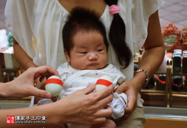 剃胎毛、滿月剃頭、嬰兒剃頭、嬰兒理髮、嬰兒剃髮、嬰兒剃胎毛、嬰兒滿月剃頭、寶寶剃頭、剃胎毛儀式、剃胎毛吉祥話、滿月剃頭儀式、滿月剃頭吉祥話、寶寶剃胎毛、寶寶滿月剃頭理髮、新北永和區剃胎毛、新北永和區滿月剃頭、新北永和區嬰兒剃頭剃胎毛、新北永和區嬰兒理髮、新北永和區嬰兒剃髮、陳寶寶(新北永和區嬰兒寶寶滿月剃頭理髮、免費嬰兒剃胎毛儀式吉祥話)。中國風會場，爸媽寶貝免費穿「日中韓」古裝禮服。專業拍照、DVD光碟、證書。★購買「臍帶章、肚臍章、胎毛筆刷印章」贈送：剃頭、收涎、抓周，三選一。2016.05.14  照片4