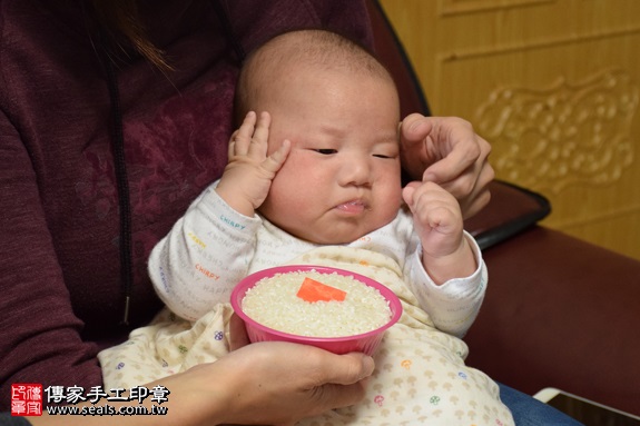 剃胎毛、滿月剃頭、嬰兒剃頭、嬰兒理髮、嬰兒剃髮、嬰兒剃胎毛、嬰兒滿月剃頭、寶寶剃頭、剃胎毛儀式、剃胎毛吉祥話、滿月剃頭儀式、滿月剃頭吉祥話、寶寶剃胎毛、寶寶滿月剃頭理髮、 新北中和區剃胎毛、新北中和區滿月剃頭、 新北中和區嬰兒剃頭剃胎毛、新北中和區嬰兒理髮、新北中和區嬰兒剃髮、張寶寶(新北中和區到府嬰兒寶寶滿月剃頭理髮、免費到府嬰兒剃胎毛儀式吉祥話)。到府剃頭剃胎毛主持、專業拍照、DVD光碟、證書。★購買「臍帶章、肚臍章、胎毛筆刷印章」贈送：剃頭、收涎、抓周，三選一。2016.11.11  照片6