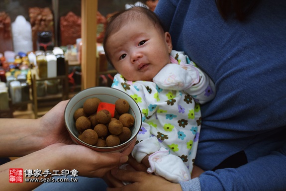 剃胎毛、滿月剃頭、嬰兒剃頭、嬰兒理髮、嬰兒剃髮、嬰兒剃胎毛、嬰兒滿月剃頭、寶寶剃頭、剃胎毛儀式、剃胎毛吉祥話、滿月剃頭儀式、滿月剃頭吉祥話、寶寶剃胎毛、寶寶滿月剃頭理髮、新北永和區剃胎毛、新北永和區滿月剃頭、新北永和區嬰兒剃頭剃胎毛、新北永和區嬰兒理髮、新北永和區嬰兒剃髮、李寶寶(新北永和區嬰兒寶寶滿月剃頭理髮、免費嬰兒剃胎毛儀式吉祥話)。中國風會場，爸媽寶貝免費穿「日中韓」古裝禮服。專業拍照、DVD光碟、證書。★購買「臍帶章、肚臍章、胎毛筆刷印章」贈送：剃頭、收涎、抓周，三選一。2016.11.23 照片8