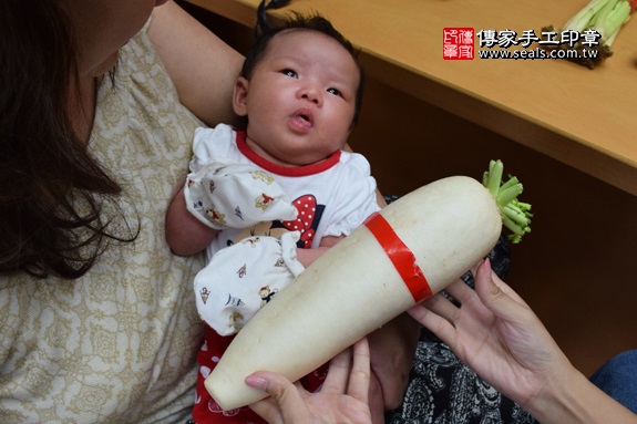 剃胎毛、滿月剃頭、嬰兒剃頭、嬰兒理髮、嬰兒剃髮、嬰兒剃胎毛、嬰兒滿月剃頭、寶寶剃頭、剃胎毛儀式、剃胎毛吉祥話、滿月剃頭儀式、滿月剃頭吉祥話、寶寶剃胎毛、寶寶滿月剃頭理髮、台中北區剃胎毛、台中北區滿月剃頭、台中北區嬰兒剃頭剃胎毛、台中北區嬰兒理髮、台中北區嬰兒剃髮、林寶寶(台中北區嬰兒寶寶滿月剃頭理髮、免費嬰兒剃胎毛儀式吉祥話)。中國風會場，爸媽寶貝免費穿「日中韓」古裝禮服。專業拍照、DVD光碟、證書。★購買「臍帶章、肚臍章、胎毛筆刷印章」贈送：剃頭、收涎、抓周，三選一。2016.07.25  照片13