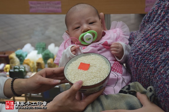 剃胎毛、滿月剃頭、嬰兒剃頭、嬰兒理髮、嬰兒剃髮、嬰兒剃胎毛、嬰兒滿月剃頭、寶寶剃頭、剃胎毛儀式、剃胎毛吉祥話、滿月剃頭儀式、滿月剃頭吉祥話、寶寶剃胎毛、寶寶滿月剃頭理髮、新北永和區剃胎毛、新北永和區滿月剃頭、新北永和區嬰兒剃頭剃胎毛、新北永和區嬰兒理髮、新北永和區嬰兒剃髮、劉寶寶(新北永和區嬰兒寶寶滿月剃頭理髮、免費嬰兒剃胎毛儀式吉祥話)。中國風會場，爸媽寶貝免費穿「日中韓」古裝禮服。專業拍照、DVD光碟、證書。★購買「臍帶章、肚臍章、胎毛筆刷印章」贈送：剃頭、收涎、抓周，三選一。2017.04.01 照片6