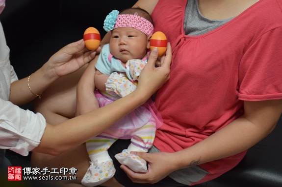 剃胎毛、滿月剃頭、嬰兒剃頭、嬰兒理髮、嬰兒剃髮、嬰兒剃胎毛、嬰兒滿月剃頭、寶寶剃頭、剃胎毛儀式、剃胎毛吉祥話、滿月剃頭儀式、滿月剃頭吉祥話、寶寶剃胎毛、寶寶滿月剃頭理髮、 新北五股區剃胎毛、新北五股區滿月剃頭、 新北五股區嬰兒剃頭剃胎毛、新北五股區嬰兒理髮、新北五股區嬰兒剃髮、黃寶寶(新北五股區到府嬰兒寶寶滿月剃頭理髮、免費到府嬰兒剃胎毛儀式吉祥話)。到府剃頭剃胎毛主持、專業拍照、DVD光碟、證書。★購買「臍帶章、肚臍章、胎毛筆刷印章」贈送：剃頭、收涎、抓周，三選一。2017.07.31  照片3