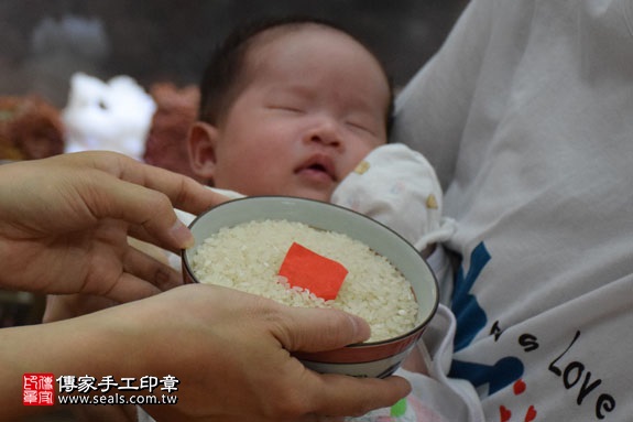 剃胎毛、滿月剃頭、嬰兒剃頭、嬰兒理髮、嬰兒剃髮、嬰兒剃胎毛、嬰兒滿月剃頭、寶寶剃頭、剃胎毛儀式、剃胎毛吉祥話、滿月剃頭儀式、滿月剃頭吉祥話、寶寶剃胎毛、寶寶滿月剃頭理髮、新北永和區剃胎毛、新北永和區滿月剃頭、新北永和區嬰兒剃頭剃胎毛、新北永和區嬰兒理髮、新北永和區嬰兒剃髮、林寶寶(新北永和區嬰兒寶寶滿月剃頭理髮、免費嬰兒剃胎毛儀式吉祥話)。中國風會場，爸媽寶貝免費穿「日中韓」古裝禮服。專業拍照、DVD光碟、證書。★購買「臍帶章、肚臍章、胎毛筆刷印章」贈送：剃頭、收涎、抓周，三選一。2016.07.01  照片6