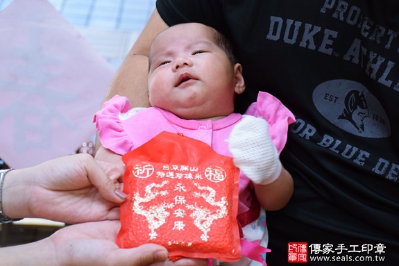 剃胎毛、滿月剃頭、嬰兒剃頭、嬰兒理髮、嬰兒剃髮、嬰兒剃胎毛、嬰兒滿月剃頭、寶寶剃頭、剃胎毛儀式、剃胎毛吉祥話、滿月剃頭儀式、滿月剃頭吉祥話、寶寶剃胎毛、寶寶滿月剃頭理髮、新竹香山區剃胎毛、新竹香山區滿月剃頭、新竹香山區嬰兒剃頭剃胎毛、新竹香山區嬰兒理髮、新竹香山區嬰兒剃髮、周寶寶(新竹香山區嬰兒寶寶滿月剃頭理髮、免費嬰兒剃胎毛儀式吉祥話)。中國風會場，爸媽寶貝免費穿「日中韓」古裝禮服。專業拍照、DVD光碟、證書。★購買「臍帶章、肚臍章、胎毛筆刷印章」贈送：剃頭、收涎、抓周，三選一。2016.07.20  照片5