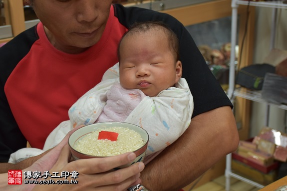 剃胎毛、滿月剃頭、嬰兒剃頭、嬰兒理髮、嬰兒剃髮、嬰兒剃胎毛、嬰兒滿月剃頭、寶寶剃頭、剃胎毛儀式、剃胎毛吉祥話、滿月剃頭儀式、滿月剃頭吉祥話、寶寶剃胎毛、寶寶滿月剃頭理髮、 新北市永和地區剃胎毛、新北市永和地區滿月剃頭、新北市永和地區嬰兒剃頭剃胎毛、新北市永和地區嬰兒理髮、新北市嬰兒剃髮、鍾寶寶(新北永和區嬰兒寶寶滿月剃頭理髮、免費嬰兒剃胎毛儀式吉祥話)。中國風會場，爸媽寶貝免費穿「日中韓」古裝禮服。專業拍照、DVD光碟、證書。★購買「臍帶章、肚臍章、胎毛筆刷印章」贈送：剃頭、收涎、抓周，三選一。2017.09.03照片6