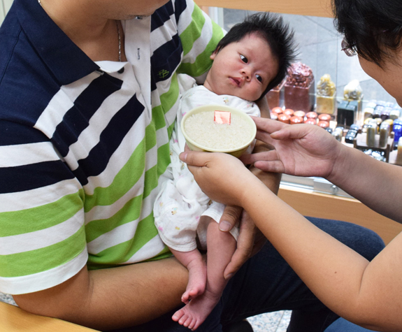 王妹妹(台中北區嬰兒寶寶滿月剃頭理髮、免費嬰兒剃胎毛儀式吉祥話)。中國風會場，爸媽寶貝免費穿「日中韓」古裝禮服。專業拍照、DVD光碟、證書。★購買「臍帶章、肚臍章、胎毛筆刷印章」贈送：剃頭、收涎、抓周，三選一。 2015.08.08 照片10