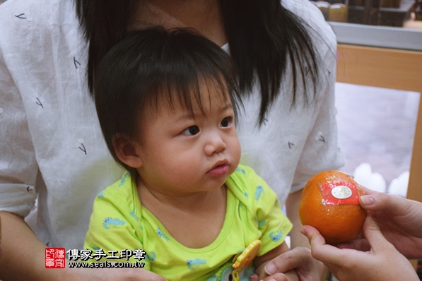 剃胎毛、滿月剃頭、嬰兒剃頭、嬰兒理髮、嬰兒剃髮、嬰兒剃胎毛、嬰兒滿月剃頭、寶寶剃頭、剃胎毛儀式、剃胎毛吉祥話、滿月剃頭儀式、滿月剃頭吉祥話、寶寶剃胎毛、寶寶滿月剃頭理髮、新北永和區剃胎毛、新北永和區滿月剃頭、新北永和區嬰兒剃頭剃胎毛、新北永和區嬰兒理髮、新北永和區嬰兒剃髮、陳寶寶(新北永和區嬰兒寶寶滿月剃頭理髮、免費嬰兒剃胎毛儀式吉祥話)。中國風會場，爸媽寶貝免費穿「日中韓」古裝禮服。專業拍照、DVD光碟、證書。★購買「臍帶章、肚臍章、胎毛筆刷印章」贈送：剃頭、收涎、抓周，三選一。2016.06.25  照片9