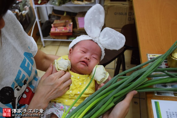 剃胎毛、滿月剃頭、嬰兒剃頭、嬰兒理髮、嬰兒剃髮、嬰兒剃胎毛、嬰兒滿月剃頭、寶寶剃頭、剃胎毛儀式、剃胎毛吉祥話、滿月剃頭儀式、滿月剃頭吉祥話、寶寶剃胎毛、寶寶滿月剃頭理髮、新北永和區剃胎毛、新北永和區滿月剃頭、新北永和區嬰兒剃頭剃胎毛、新北永和區嬰兒理髮、新北永和區嬰兒剃髮、邱寶寶(新北永和區嬰兒寶寶滿月剃頭理髮、免費嬰兒剃胎毛儀式吉祥話)。中國風會場，爸媽寶貝免費穿「日中韓」古裝禮服。專業拍照、DVD光碟、證書。★購買「臍帶章、肚臍章、胎毛筆刷印章」贈送：剃頭、收涎、抓周，三選一。2016.09.11  照片12