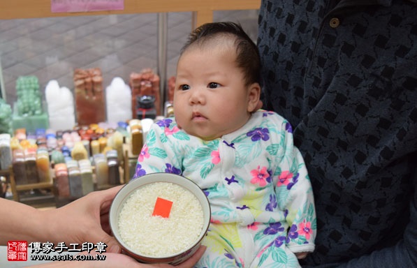 剃胎毛、滿月剃頭、嬰兒剃頭、嬰兒理髮、嬰兒剃髮、嬰兒剃胎毛、嬰兒滿月剃頭、寶寶剃頭、剃胎毛儀式、剃胎毛吉祥話、滿月剃頭儀式、滿月剃頭吉祥話、寶寶剃胎毛、寶寶滿月剃頭理髮、新北永和區剃胎毛、新北永和區滿月剃頭、新北永和區嬰兒剃頭剃胎毛、新北永和區嬰兒理髮、新北永和區嬰兒剃髮、李寶寶(新北永和區嬰兒寶寶滿月剃頭理髮、免費嬰兒剃胎毛儀式吉祥話)。中國風會場，爸媽寶貝免費穿「日中韓」古裝禮服。專業拍照、DVD光碟、證書。★購買「臍帶章、肚臍章、胎毛筆刷印章」贈送：剃頭、收涎、抓周，三選一。2016.12.03 照片6