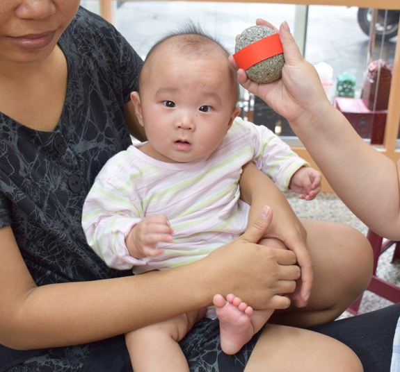 古小妹(台中北區嬰兒寶寶滿月剃頭理髮、免費嬰兒剃胎毛儀式吉祥話)。中國風會場，爸媽寶貝免費穿「日中韓」古裝禮服。專業拍照、DVD光碟、證書。★購買「臍帶章、肚臍章、胎毛筆刷印章」贈送：剃頭、收涎、抓周，三選一。 2015.05.21 照片5