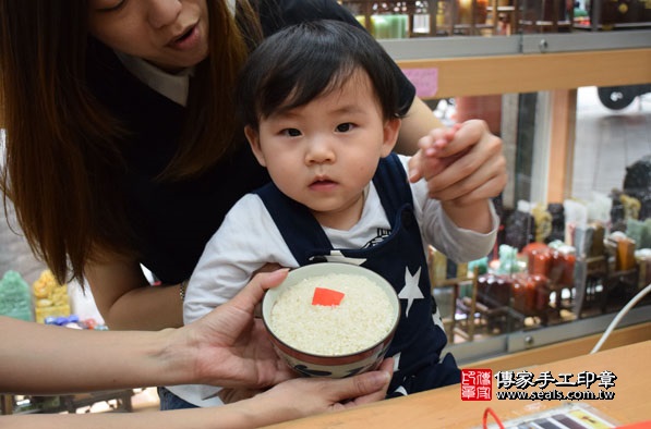 剃胎毛、滿月剃頭、嬰兒剃頭、嬰兒理髮、嬰兒剃髮、嬰兒剃胎毛、嬰兒滿月剃頭、寶寶剃頭、剃胎毛儀式、剃胎毛吉祥話、滿月剃頭儀式、滿月剃頭吉祥話、寶寶剃胎毛、寶寶滿月剃頭理髮、新北永和區剃胎毛、新北永和區滿月剃頭、新北永和區嬰兒剃頭剃胎毛、新北永和區嬰兒理髮、新北永和區嬰兒剃髮、李寶寶(新北永和區嬰兒寶寶滿月剃頭理髮、免費嬰兒剃胎毛儀式吉祥話)。中國風會場，爸媽寶貝免費穿「日中韓」古裝禮服。專業拍照、DVD光碟、證書。★購買「臍帶章、肚臍章、胎毛筆刷印章」贈送：剃頭、收涎、抓周，三選一。2016.04.09  照片6