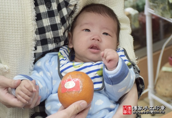 剃胎毛、滿月剃頭、嬰兒剃頭、嬰兒理髮、嬰兒剃髮、嬰兒剃胎毛、嬰兒滿月剃頭、寶寶剃頭、剃胎毛儀式、剃胎毛吉祥話、滿月剃頭儀式、滿月剃頭吉祥話、寶寶剃胎毛、寶寶滿月剃頭理髮、新北永和區剃胎毛、新北永和區滿月剃頭、新北永和區嬰兒剃頭剃胎毛、新北永和區嬰兒理髮、新北永和區嬰兒剃髮、仝寶寶(新北永和區嬰兒寶寶滿月剃頭理髮、免費嬰兒剃胎毛儀式吉祥話)。中國風會場，爸媽寶貝免費穿「日中韓」古裝禮服。專業拍照、DVD光碟、證書。★購買「臍帶章、肚臍章、胎毛筆刷印章」贈送：剃頭、收涎、抓周，三選一。2016.01.30 照片8