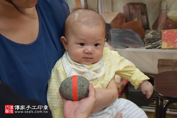 剃胎毛、滿月剃頭、嬰兒剃頭、嬰兒理髮、嬰兒剃髮、嬰兒剃胎毛、嬰兒滿月剃頭、寶寶剃頭、剃胎毛儀式、剃胎毛吉祥話、滿月剃頭儀式、滿月剃頭吉祥話、寶寶剃胎毛、寶寶滿月剃頭理髮、 新北市永和地區剃胎毛、新北市永和地區滿月剃頭、新北市永和地區嬰兒剃頭剃胎毛、新北市永和地區嬰兒理髮、新北市嬰兒剃髮、廖寶寶(新北永和區嬰兒寶寶滿月剃頭理髮、免費嬰兒剃胎毛儀式吉祥話)。中國風會場，爸媽寶貝免費穿「日中韓」古裝禮服。專業拍照、DVD光碟、證書。★購買「臍帶章、肚臍章、胎毛筆刷印章」贈送：剃頭、收涎、抓周，三選一。2017.10.09照片5