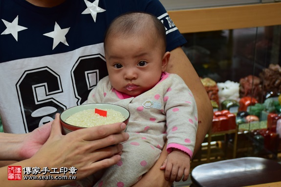 剃胎毛、滿月剃頭、嬰兒剃頭、嬰兒理髮、嬰兒剃髮、嬰兒剃胎毛、嬰兒滿月剃頭、寶寶剃頭、剃胎毛儀式、剃胎毛吉祥話、滿月剃頭儀式、滿月剃頭吉祥話、寶寶剃胎毛、寶寶滿月剃頭理髮、 新北市永和地區剃胎毛、新北市永和地區滿月剃頭、新北市永和地區嬰兒剃頭剃胎毛、新北市永和地區嬰兒理髮、新北市嬰兒剃髮、曾寶寶(新北永和區嬰兒寶寶滿月剃頭理髮、免費嬰兒剃胎毛儀式吉祥話)。中國風會場，爸媽寶貝免費穿「日中韓」古裝禮服。專業拍照、DVD光碟、證書。★購買「臍帶章、肚臍章、胎毛筆刷印章」贈送：剃頭、收涎、抓周，三選一。2017.11.22照片6