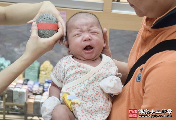 剃胎毛、滿月剃頭、嬰兒剃頭、嬰兒理髮、嬰兒剃髮、嬰兒剃胎毛、嬰兒滿月剃頭、寶寶剃頭、剃胎毛儀式、剃胎毛吉祥話、滿月剃頭儀式、滿月剃頭吉祥話、寶寶剃胎毛、寶寶滿月剃頭理髮、新北永和區剃胎毛、新北永和區滿月剃頭、新北永和區嬰兒剃頭剃胎毛、新北永和區嬰兒理髮、新北永和區嬰兒剃髮、張寶寶(新北永和區嬰兒寶寶滿月剃頭理髮、免費嬰兒剃胎毛儀式吉祥話)。中國風會場，爸媽寶貝免費穿「日中韓」古裝禮服。專業拍照、DVD光碟、證書。★購買「臍帶章、肚臍章、胎毛筆刷印章」贈送：剃頭、收涎、抓周，三選一。2016.05.24  照片4