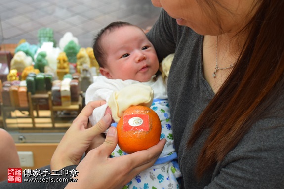 剃胎毛、滿月剃頭、嬰兒剃頭、嬰兒理髮、嬰兒剃髮、嬰兒剃胎毛、嬰兒滿月剃頭、寶寶剃頭、剃胎毛儀式、剃胎毛吉祥話、滿月剃頭儀式、滿月剃頭吉祥話、寶寶剃胎毛、寶寶滿月剃頭理髮、新北永和區剃胎毛、新北永和區滿月剃頭、新北永和區嬰兒剃頭剃胎毛、新北永和區嬰兒理髮、新北永和區嬰兒剃髮、林寶寶(新北永和區嬰兒寶寶滿月剃頭理髮、免費嬰兒剃胎毛儀式吉祥話)。中國風會場，爸媽寶貝免費穿「日中韓」古裝禮服。專業拍照、DVD光碟、證書。★購買「臍帶章、肚臍章、胎毛筆刷印章」贈送：剃頭、收涎、抓周，三選一。2017.07.19 照片9