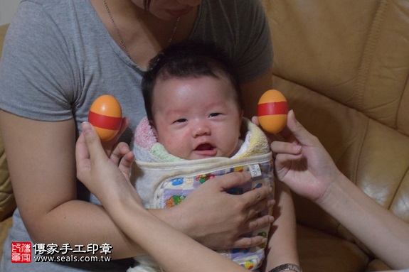 剃胎毛、滿月剃頭、嬰兒剃頭、嬰兒理髮、嬰兒剃髮、嬰兒剃胎毛、嬰兒滿月剃頭、寶寶剃頭、剃胎毛儀式、剃胎毛吉祥話、滿月剃頭儀式、滿月剃頭吉祥話、寶寶剃胎毛、寶寶滿月剃頭理髮、 新北市三峽地區剃胎毛、新北市三峽地區滿月剃頭、新北市三峽地區嬰兒剃頭剃胎毛、新北市三峽地區嬰兒理髮、新北市嬰兒剃髮、 邱寶寶(新北三峽區到府嬰兒寶寶滿月剃頭理髮、免費到府嬰兒剃胎毛儀式吉祥話)。到府剃頭剃胎毛主持、專業拍照、DVD光碟、證書。★購買「臍帶章、肚臍章、胎毛筆刷印章」贈送：剃頭、收涎、抓周，三選一。2017.09.02照片3