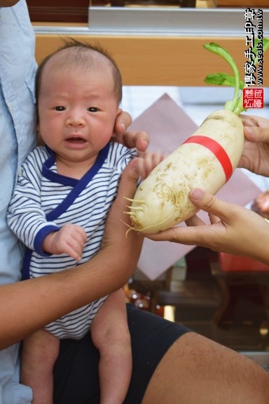 剃胎毛、滿月剃頭、嬰兒剃頭、嬰兒理髮、嬰兒剃髮、嬰兒剃胎毛、嬰兒滿月剃頭、寶寶剃頭、剃胎毛儀式、剃胎毛吉祥話、滿月剃頭儀式、滿月剃頭吉祥話、寶寶剃胎毛、寶寶滿月剃頭理髮、 高雄市鳳山地區剃胎毛、高雄市鳳山地區滿月剃頭、高雄市鳳山地區嬰兒剃頭剃胎毛、高雄市鳳山地區嬰兒理髮、高雄市嬰兒剃髮、小星星(高雄鳳山區嬰兒寶寶滿月剃頭理髮、免費嬰兒剃胎毛儀式吉祥話)。中國風會場，爸媽寶貝免費穿「日中韓」古裝禮服。專業拍照、DVD光碟、證書。★購買「臍帶章、肚臍章、胎毛筆刷印章」贈送：剃頭、收涎、抓周，三選一。2017.09.27照片12