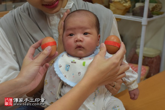 剃胎毛、滿月剃頭、嬰兒剃頭、嬰兒理髮、嬰兒剃髮、嬰兒剃胎毛、嬰兒滿月剃頭、寶寶剃頭、剃胎毛儀式、剃胎毛吉祥話、滿月剃頭儀式、滿月剃頭吉祥話、寶寶剃胎毛、寶寶滿月剃頭理髮、 新北市永和地區剃胎毛、新北市永和地區滿月剃頭、新北市永和地區嬰兒剃頭剃胎毛、新北市永和地區嬰兒理髮、新北市嬰兒剃髮、林寶寶(新北永和區嬰兒寶寶滿月剃頭理髮、免費嬰兒剃胎毛儀式吉祥話)。中國風會場，爸媽寶貝免費穿「日中韓」古裝禮服。專業拍照、DVD光碟、證書。★購買「臍帶章、肚臍章、胎毛筆刷印章」贈送：剃頭、收涎、抓周，三選一。2017.10.28照片3