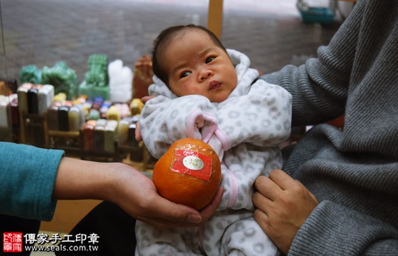 剃胎毛、滿月剃頭、嬰兒剃頭、嬰兒理髮、嬰兒剃髮、嬰兒剃胎毛、嬰兒滿月剃頭、寶寶剃頭、剃胎毛儀式、剃胎毛吉祥話、滿月剃頭儀式、滿月剃頭吉祥話、寶寶剃胎毛、寶寶滿月剃頭理髮、新北永和區剃胎毛、新北永和區滿月剃頭、新北永和區嬰兒剃頭剃胎毛、新北永和區嬰兒理髮、新北永和區嬰兒剃髮、林寶寶(新北永和區嬰兒寶寶滿月剃頭理髮、免費嬰兒剃胎毛儀式吉祥話)。中國風會場，爸媽寶貝免費穿「日中韓」古裝禮服。專業拍照、DVD光碟、證書。★購買「臍帶章、肚臍章、胎毛筆刷印章」贈送：剃頭、收涎、抓周，三選一。2016.12.28 照片10