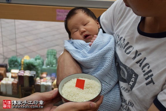 剃胎毛、滿月剃頭、嬰兒剃頭、嬰兒理髮、嬰兒剃髮、嬰兒剃胎毛、嬰兒滿月剃頭、寶寶剃頭、剃胎毛儀式、剃胎毛吉祥話、滿月剃頭儀式、滿月剃頭吉祥話、寶寶剃胎毛、寶寶滿月剃頭理髮、新北永和區剃胎毛、新北永和區滿月剃頭、新北永和區嬰兒剃頭剃胎毛、新北永和區嬰兒理髮、新北永和區嬰兒剃髮、盧寶寶(新北永和區嬰兒寶寶滿月剃頭理髮、免費嬰兒剃胎毛儀式吉祥話)。中國風會場，爸媽寶貝免費穿「日中韓」古裝禮服。專業拍照、DVD光碟、證書。★購買「臍帶章、肚臍章、胎毛筆刷印章」贈送：剃頭、收涎、抓周，三選一。2016.11.14 照片6