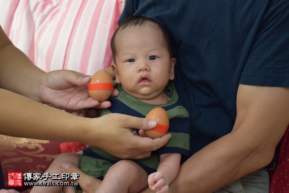 剃胎毛、滿月剃頭、嬰兒剃頭、嬰兒理髮、嬰兒剃髮、嬰兒剃胎毛、嬰兒滿月剃頭、寶寶剃頭、剃胎毛儀式、剃胎毛吉祥話、滿月剃頭儀式、滿月剃頭吉祥話、寶寶剃胎毛、寶寶滿月剃頭理髮、 新北市新莊地區剃胎毛、新北市新莊地區滿月剃頭、新北市新莊地區嬰兒剃頭剃胎毛、新北市新莊地區嬰兒理髮、心北市嬰兒剃髮、 邱寶寶(新北新莊區到府嬰兒寶寶滿月剃頭理髮、免費到府嬰兒剃胎毛儀式吉祥話)。到府剃頭剃胎毛主持、專業拍照、DVD光碟、證書。★購買「臍帶章、肚臍章、胎毛筆刷印章」贈送：剃頭、收涎、抓周，三選一。2017.08.14照片3