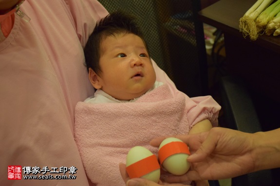 剃胎毛、滿月剃頭、嬰兒剃頭、嬰兒理髮、嬰兒剃髮、嬰兒剃胎毛、嬰兒滿月剃頭、寶寶剃頭、剃胎毛儀式、剃胎毛吉祥話、滿月剃頭儀式、滿月剃頭吉祥話、寶寶剃胎毛、寶寶滿月剃頭理髮、 新北市中和地區剃胎毛、新北市中和地區滿月剃頭、新北市中和地區嬰兒剃頭剃胎毛、新北市中和地區嬰兒理髮、新北市嬰兒剃髮、 江寶寶(新北中和區到府嬰兒寶寶滿月剃頭理髮、免費到府嬰兒剃胎毛儀式吉祥話)。到府剃頭剃胎毛主持、專業拍照、DVD光碟、證書。★購買「臍帶章、肚臍章、胎毛筆刷印章」贈送：剃頭、收涎、抓周，三選一。2017.09.10照片4