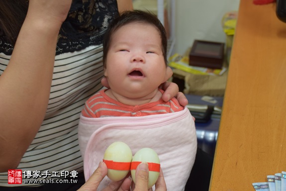 剃胎毛、滿月剃頭、嬰兒剃頭、嬰兒理髮、嬰兒剃髮、嬰兒剃胎毛、嬰兒滿月剃頭、寶寶剃頭、剃胎毛儀式、剃胎毛吉祥話、滿月剃頭儀式、滿月剃頭吉祥話、寶寶剃胎毛、寶寶滿月剃頭理髮、 新北市永和地區剃胎毛、新北市永和地區滿月剃頭、新北市永和地區嬰兒剃頭剃胎毛、新北市永和地區嬰兒理髮、新北市嬰兒剃髮、李寶寶(新北永和區嬰兒寶寶滿月剃頭理髮、免費嬰兒剃胎毛儀式吉祥話)。中國風會場，爸媽寶貝免費穿「日中韓」古裝禮服。專業拍照、DVD光碟、證書。★購買「臍帶章、肚臍章、胎毛筆刷印章」贈送：剃頭、收涎、抓周，三選一。2017.10.02照片4