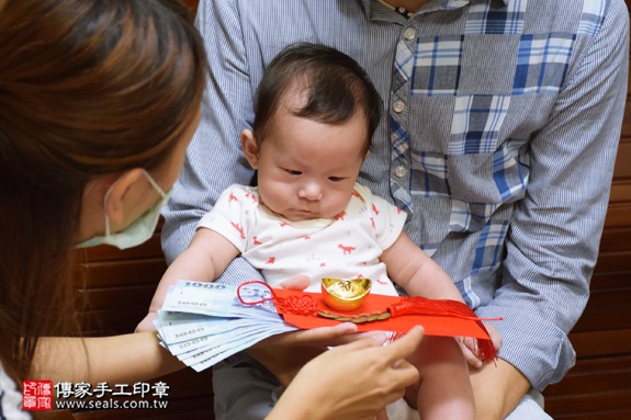 剃胎毛、滿月剃頭、嬰兒剃頭、嬰兒理髮、嬰兒剃髮、嬰兒剃胎毛、嬰兒滿月剃頭、寶寶剃頭、剃胎毛儀式、剃胎毛吉祥話、滿月剃頭儀式、滿月剃頭吉祥話、寶寶剃胎毛、寶寶滿月剃頭理髮、 台中南屯區剃胎毛、台中南屯區滿月剃頭、 台中南屯區嬰兒剃頭剃胎毛、台中南屯區嬰兒理髮、台中南屯區嬰兒剃髮、賴寶寶(台中南屯區到府嬰兒寶寶滿月剃頭理髮、免費到府嬰兒剃胎毛儀式吉祥話)。到府剃頭剃胎毛主持、專業拍照、DVD光碟、證書。★購買「臍帶章、肚臍章、胎毛筆刷印章」贈送：剃頭、收涎、抓周，三選一。2016.09.03  照片11