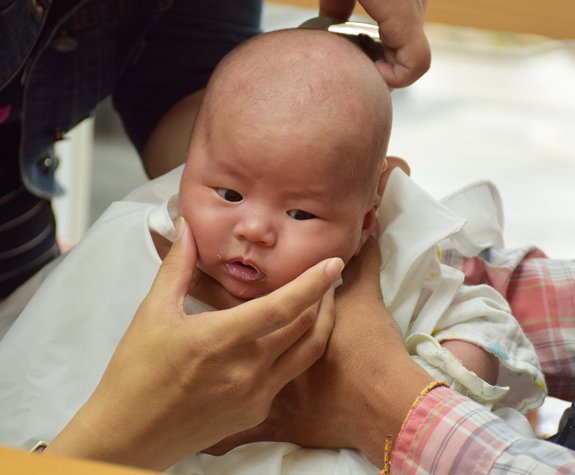 李寶寶(台中北區嬰兒寶寶滿月剃頭理髮、免費嬰兒剃胎毛儀式吉祥話)。中國風會場，爸媽寶貝免費穿「日中韓」古裝禮服。專業拍照、DVD光碟、證書。★購買「臍帶章、肚臍章、胎毛筆刷印章」贈送：剃頭、收涎、抓周，三選一。 2015.07.15 照片12