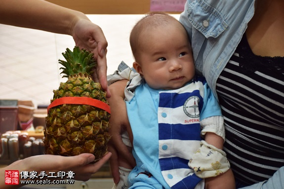 剃胎毛、滿月剃頭、嬰兒剃頭、嬰兒理髮、嬰兒剃髮、嬰兒剃胎毛、嬰兒滿月剃頭、寶寶剃頭、剃胎毛儀式、剃胎毛吉祥話、滿月剃頭儀式、滿月剃頭吉祥話、寶寶剃胎毛、寶寶滿月剃頭理髮、新北永和區剃胎毛、新北永和區滿月剃頭、新北永和區嬰兒剃頭剃胎毛、新北永和區嬰兒理髮、新北永和區嬰兒剃髮、吳寶寶(新北永和區嬰兒寶寶滿月剃頭理髮、免費嬰兒剃胎毛儀式吉祥話)。中國風會場，爸媽寶貝免費穿「日中韓」古裝禮服。專業拍照、DVD光碟、證書。★購買「臍帶章、肚臍章、胎毛筆刷印章」贈送：剃頭、收涎、抓周，三選一。2016.11.13 照片14