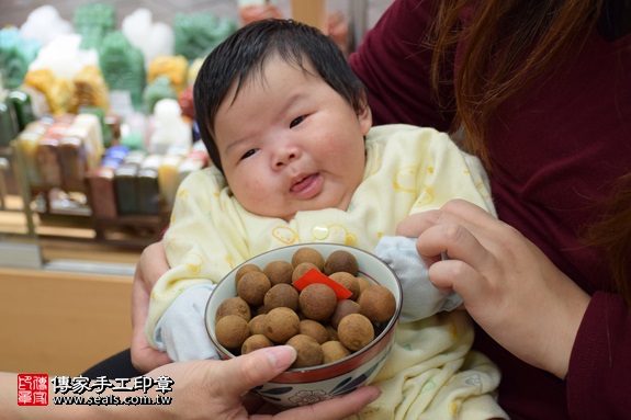 剃胎毛、滿月剃頭、嬰兒剃頭、嬰兒理髮、嬰兒剃髮、嬰兒剃胎毛、嬰兒滿月剃頭、寶寶剃頭、剃胎毛儀式、剃胎毛吉祥話、滿月剃頭儀式、滿月剃頭吉祥話、寶寶剃胎毛、寶寶滿月剃頭理髮、新北永和區剃胎毛、新北永和區滿月剃頭、新北永和區嬰兒剃頭剃胎毛、新北永和區嬰兒理髮、新北永和區嬰兒剃髮、王寶寶(新北永和區嬰兒寶寶滿月剃頭理髮、免費嬰兒剃胎毛儀式吉祥話)。中國風會場，爸媽寶貝免費穿「日中韓」古裝禮服。專業拍照、DVD光碟、證書。★購買「臍帶章、肚臍章、胎毛筆刷印章」贈送：剃頭、收涎、抓周，三選一。2017.02.19 照片7