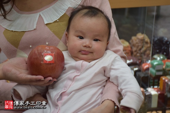 剃胎毛、滿月剃頭、嬰兒剃頭、嬰兒理髮、嬰兒剃髮、嬰兒剃胎毛、嬰兒滿月剃頭、寶寶剃頭、剃胎毛儀式、剃胎毛吉祥話、滿月剃頭儀式、滿月剃頭吉祥話、寶寶剃胎毛、寶寶滿月剃頭理髮、新北永和區剃胎毛、新北永和區滿月剃頭、新北永和區嬰兒剃頭剃胎毛、新北永和區嬰兒理髮、新北永和區嬰兒剃髮、謝寶寶(新北永和區嬰兒寶寶滿月剃頭理髮、免費嬰兒剃胎毛儀式吉祥話)。中國風會場，爸媽寶貝免費穿「日中韓」古裝禮服。專業拍照、DVD光碟、證書。★購買「臍帶章、肚臍章、胎毛筆刷印章」贈送：剃頭、收涎、抓周，三選一。2017.02.22 照片8