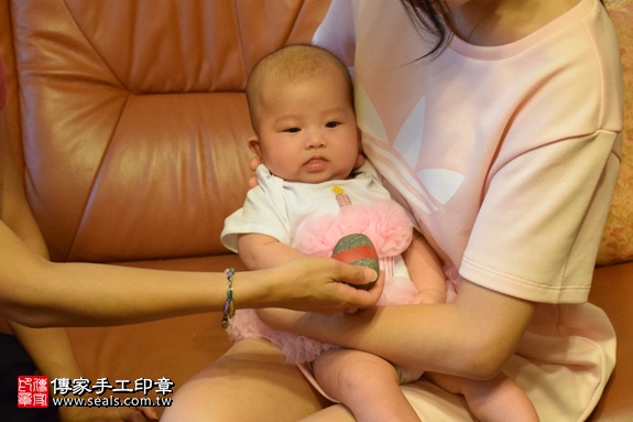 剃胎毛、滿月剃頭、嬰兒剃頭、嬰兒理髮、嬰兒剃髮、嬰兒剃胎毛、嬰兒滿月剃頭、寶寶剃頭、剃胎毛儀式、剃胎毛吉祥話、滿月剃頭儀式、滿月剃頭吉祥話、寶寶剃胎毛、寶寶滿月剃頭理髮、 新北市三峽地區剃胎毛、新北市三峽地區滿月剃頭、新北市三峽地區嬰兒剃頭剃胎毛、新北市三峽地區嬰兒理髮、新北市嬰兒剃髮、湯寶寶(新北三峽區到府嬰兒寶寶滿月剃頭理髮、免費到府嬰兒剃胎毛儀式吉祥話)。到府剃頭剃胎毛主持、專業拍照、DVD光碟、證書。★購買「臍帶章、肚臍章、胎毛筆刷印章」贈送：剃頭、收涎、抓周，三選一。2017.09.11照片5