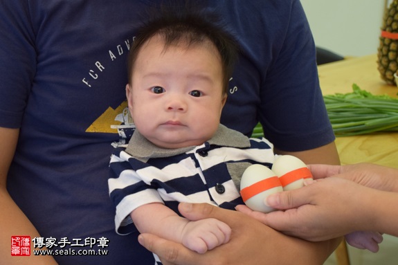 剃胎毛、滿月剃頭、嬰兒剃頭、嬰兒理髮、嬰兒剃髮、嬰兒剃胎毛、嬰兒滿月剃頭、寶寶剃頭、剃胎毛儀式、剃胎毛吉祥話、滿月剃頭儀式、滿月剃頭吉祥話、寶寶剃胎毛、寶寶滿月剃頭理髮、 新北市永和地區剃胎毛、新北市永和地區滿月剃頭、新北市永和地區嬰兒剃頭剃胎毛、新北市永和地區嬰兒理髮、新北市嬰兒剃髮、王寶寶(新北永和區府嬰兒寶寶滿月剃頭理髮、免費到府嬰兒剃胎毛儀式吉祥話)。到府剃頭剃胎毛主持、專業拍照、DVD光碟、證書。★購買「臍帶章、肚臍章、胎毛筆刷印章」贈送：剃頭、收涎、抓周，三選一。2017.09.15照片4