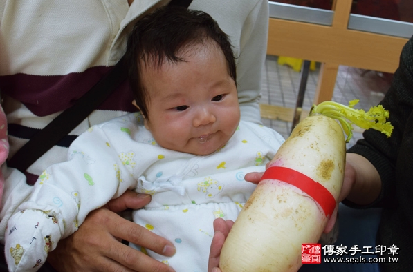剃胎毛、滿月剃頭、嬰兒剃頭、嬰兒理髮、嬰兒剃髮、嬰兒剃胎毛、嬰兒滿月剃頭、寶寶剃頭、剃胎毛儀式、剃胎毛吉祥話、滿月剃頭儀式、滿月剃頭吉祥話、寶寶剃胎毛、寶寶滿月剃頭理髮、新竹香山區剃胎毛、新竹香山區滿月剃頭、新竹香山區嬰兒剃頭剃胎毛、新竹香山區嬰兒理髮、新竹香山區嬰兒剃髮、林寶寶(新竹香山區嬰兒寶寶滿月剃頭理髮、免費嬰兒剃胎毛儀式吉祥話)。中國風會場，爸媽寶貝免費穿「日中韓」古裝禮服。專業拍照、DVD光碟、證書。★購買「臍帶章、肚臍章、胎毛筆刷印章」贈送：剃頭、收涎、抓周，三選一。2016.03.19 照片13