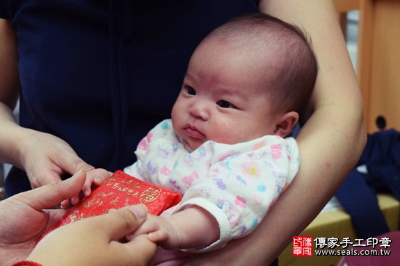 剃胎毛、滿月剃頭、嬰兒剃頭、嬰兒理髮、嬰兒剃髮、嬰兒剃胎毛、嬰兒滿月剃頭、寶寶剃頭、剃胎毛儀式、剃胎毛吉祥話、滿月剃頭儀式、滿月剃頭吉祥話、寶寶剃胎毛、寶寶滿月剃頭理髮、台中市北區剃胎毛、台中市北區滿月剃頭、台中市北區嬰兒剃頭剃胎毛、台中市北區嬰兒理髮、台中市北區嬰兒剃髮、洪寶寶(台中市北區嬰兒寶寶滿月剃頭理髮、免費嬰兒剃胎毛儀式吉祥話)。中國風會場，爸媽寶貝免費穿「日中韓」古裝禮服。專業拍照、DVD光碟、證書。★購買「臍帶章、肚臍章、胎毛筆刷印章」贈送：剃頭、收涎、抓周，三選一。2017.05.03 照片6