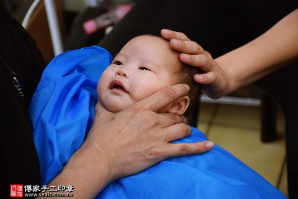 剃胎毛、滿月剃頭、嬰兒剃頭、嬰兒理髮、嬰兒剃髮、嬰兒剃胎毛、嬰兒滿月剃頭、寶寶剃頭、剃胎毛儀式、剃胎毛吉祥話、滿月剃頭儀式、滿月剃頭吉祥話、寶寶剃胎毛、寶寶滿月剃頭理髮、新北永和區剃胎毛、新北永和區滿月剃頭、新北永和區嬰兒剃頭剃胎毛、新北永和區嬰兒理髮、新北永和區嬰兒剃髮、蔡寶寶(新北永和區嬰兒寶寶滿月剃頭理髮、免費嬰兒剃胎毛儀式吉祥話)。中國風會場，爸媽寶貝免費穿「日中韓」古裝禮服。專業拍照、DVD光碟、證書。★購買「臍帶章、肚臍章、胎毛筆刷印章」贈送：剃頭、收涎、抓周，三選一。2016.05.14  照片16
