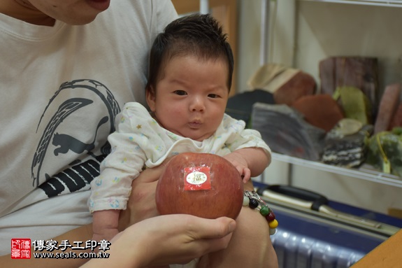 剃胎毛、滿月剃頭、嬰兒剃頭、嬰兒理髮、嬰兒剃髮、嬰兒剃胎毛、嬰兒滿月剃頭、寶寶剃頭、剃胎毛儀式、剃胎毛吉祥話、滿月剃頭儀式、滿月剃頭吉祥話、寶寶剃胎毛、寶寶滿月剃頭理髮、新北永和區剃胎毛、新北永和區滿月剃頭、新北永和區嬰兒剃頭剃胎毛、新北永和區嬰兒理髮、新北永和區嬰兒剃髮、唐寶寶(新北永和區嬰兒寶寶滿月剃頭理髮、免費嬰兒剃胎毛儀式吉祥話)。中國風會場，爸媽寶貝免費穿「日中韓」古裝禮服。專業拍照、DVD光碟、證書。★購買「臍帶章、肚臍章、胎毛筆刷印章」贈送：剃頭、收涎、抓周，三選一。2017.04.09 照片10
