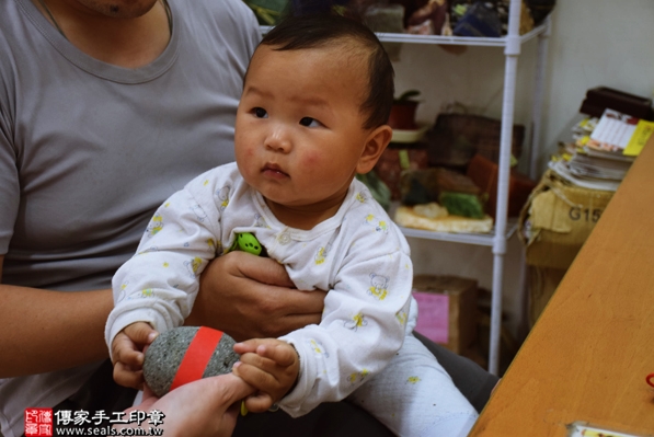 剃胎毛、滿月剃頭、嬰兒剃頭、嬰兒理髮、嬰兒剃髮、嬰兒剃胎毛、嬰兒滿月剃頭、寶寶剃頭、剃胎毛儀式、剃胎毛吉祥話、滿月剃頭儀式、滿月剃頭吉祥話、寶寶剃胎毛、寶寶滿月剃頭理髮、新北永和區剃胎毛、新北永和區滿月剃頭、新北永和區嬰兒剃頭剃胎毛、新北永和區嬰兒理髮、新北永和區嬰兒剃髮、林寶寶(新北永和區嬰兒寶寶滿月剃頭理髮、免費嬰兒剃胎毛儀式吉祥話)。中國風會場，爸媽寶貝免費穿「日中韓」古裝禮服。專業拍照、DVD光碟、證書。★購買「臍帶章、肚臍章、胎毛筆刷印章」贈送：剃頭、收涎、抓周，三選一。2016.04.30  照片5