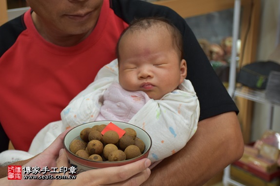 剃胎毛、滿月剃頭、嬰兒剃頭、嬰兒理髮、嬰兒剃髮、嬰兒剃胎毛、嬰兒滿月剃頭、寶寶剃頭、剃胎毛儀式、剃胎毛吉祥話、滿月剃頭儀式、滿月剃頭吉祥話、寶寶剃胎毛、寶寶滿月剃頭理髮、 新北市永和地區剃胎毛、新北市永和地區滿月剃頭、新北市永和地區嬰兒剃頭剃胎毛、新北市永和地區嬰兒理髮、新北市嬰兒剃髮、鍾寶寶(新北永和區嬰兒寶寶滿月剃頭理髮、免費嬰兒剃胎毛儀式吉祥話)。中國風會場，爸媽寶貝免費穿「日中韓」古裝禮服。專業拍照、DVD光碟、證書。★購買「臍帶章、肚臍章、胎毛筆刷印章」贈送：剃頭、收涎、抓周，三選一。2017.09.03照片7