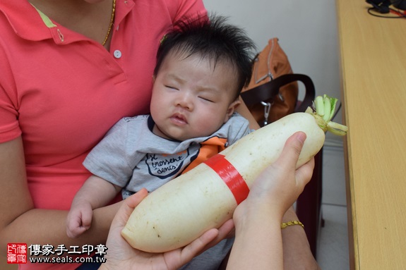 剃胎毛、滿月剃頭、嬰兒剃頭、嬰兒理髮、嬰兒剃髮、嬰兒剃胎毛、嬰兒滿月剃頭、寶寶剃頭、剃胎毛儀式、剃胎毛吉祥話、滿月剃頭儀式、滿月剃頭吉祥話、寶寶剃胎毛、寶寶滿月剃頭理髮、新竹香山區剃胎毛、新竹香山區滿月剃頭、新竹香山區嬰兒剃頭剃胎毛、新竹香山區嬰兒理髮、新竹香山區嬰兒剃髮、邱寶寶(新竹香山區嬰兒寶寶滿月剃頭理髮、免費嬰兒剃胎毛儀式吉祥話)。中國風會場，爸媽寶貝免費穿「日中韓」古裝禮服。專業拍照、DVD光碟、證書。★購買「臍帶章、肚臍章、胎毛筆刷印章」贈送：剃頭、收涎、抓周，三選一。2016.10.27 照片13