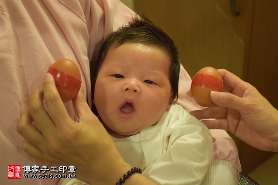 剃胎毛、滿月剃頭、嬰兒剃頭、嬰兒理髮、嬰兒剃髮、嬰兒剃胎毛、嬰兒滿月剃頭、寶寶剃頭、剃胎毛儀式、剃胎毛吉祥話、滿月剃頭儀式、滿月剃頭吉祥話、寶寶剃胎毛、寶寶滿月剃頭理髮、 新北土城區剃胎毛、新北土城區滿月剃頭、 新北土城區嬰兒剃頭剃胎毛、新北土城區嬰兒理髮、新北土城區嬰兒剃髮、黃寶寶(新北土城區到府嬰兒寶寶滿月剃頭理髮、免費到府嬰兒剃胎毛儀式吉祥話)。到府剃頭剃胎毛主持、專業拍照、DVD光碟、證書。★購買「臍帶章、肚臍章、胎毛筆刷印章」贈送：剃頭、收涎、抓周，三選一。2017.06.10  照片3