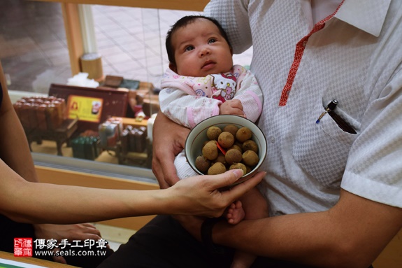 剃胎毛、滿月剃頭、嬰兒剃頭、嬰兒理髮、嬰兒剃髮、嬰兒剃胎毛、嬰兒滿月剃頭、寶寶剃頭、剃胎毛儀式、剃胎毛吉祥話、滿月剃頭儀式、滿月剃頭吉祥話、寶寶剃胎毛、寶寶滿月剃頭理髮、新北永和區剃胎毛、新北永和區滿月剃頭、新北永和區嬰兒剃頭剃胎毛、新北永和區嬰兒理髮、新北永和區嬰兒剃髮、楊寶寶(新北永和區嬰兒寶寶滿月剃頭理髮、免費嬰兒剃胎毛儀式吉祥話)。中國風會場，爸媽寶貝免費穿「日中韓」古裝禮服。專業拍照、DVD光碟、證書。★購買「臍帶章、肚臍章、胎毛筆刷印章」贈送：剃頭、收涎、抓周，三選一。2016.09.21  照片8