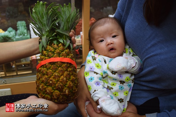 剃胎毛、滿月剃頭、嬰兒剃頭、嬰兒理髮、嬰兒剃髮、嬰兒剃胎毛、嬰兒滿月剃頭、寶寶剃頭、剃胎毛儀式、剃胎毛吉祥話、滿月剃頭儀式、滿月剃頭吉祥話、寶寶剃胎毛、寶寶滿月剃頭理髮、新北永和區剃胎毛、新北永和區滿月剃頭、新北永和區嬰兒剃頭剃胎毛、新北永和區嬰兒理髮、新北永和區嬰兒剃髮、李寶寶(新北永和區嬰兒寶寶滿月剃頭理髮、免費嬰兒剃胎毛儀式吉祥話)。中國風會場，爸媽寶貝免費穿「日中韓」古裝禮服。專業拍照、DVD光碟、證書。★購買「臍帶章、肚臍章、胎毛筆刷印章」贈送：剃頭、收涎、抓周，三選一。2016.11.23 照片15