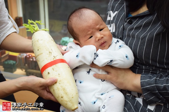 剃胎毛、滿月剃頭、嬰兒剃頭、嬰兒理髮、嬰兒剃髮、嬰兒剃胎毛、嬰兒滿月剃頭、寶寶剃頭、剃胎毛儀式、剃胎毛吉祥話、滿月剃頭儀式、滿月剃頭吉祥話、寶寶剃胎毛、寶寶滿月剃頭理髮、新北永和區剃胎毛、新北永和區滿月剃頭、新北永和區嬰兒剃頭剃胎毛、新北永和區嬰兒理髮、新北永和區嬰兒剃髮、池寶寶(新北永和區嬰兒寶寶滿月剃頭理髮、免費嬰兒剃胎毛儀式吉祥話)。中國風會場，爸媽寶貝免費穿「日中韓」古裝禮服。專業拍照、DVD光碟、證書。★購買「臍帶章、肚臍章、胎毛筆刷印章」贈送：剃頭、收涎、抓周，三選一。2016.11.27 照片13