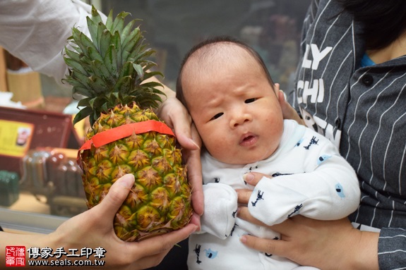 剃胎毛、滿月剃頭、嬰兒剃頭、嬰兒理髮、嬰兒剃髮、嬰兒剃胎毛、嬰兒滿月剃頭、寶寶剃頭、剃胎毛儀式、剃胎毛吉祥話、滿月剃頭儀式、滿月剃頭吉祥話、寶寶剃胎毛、寶寶滿月剃頭理髮、新北永和區剃胎毛、新北永和區滿月剃頭、新北永和區嬰兒剃頭剃胎毛、新北永和區嬰兒理髮、新北永和區嬰兒剃髮、池寶寶(新北永和區嬰兒寶寶滿月剃頭理髮、免費嬰兒剃胎毛儀式吉祥話)。中國風會場，爸媽寶貝免費穿「日中韓」古裝禮服。專業拍照、DVD光碟、證書。★購買「臍帶章、肚臍章、胎毛筆刷印章」贈送：剃頭、收涎、抓周，三選一。2016.11.27 照片14