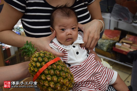 剃胎毛、滿月剃頭、嬰兒剃頭、嬰兒理髮、嬰兒剃髮、嬰兒剃胎毛、嬰兒滿月剃頭、寶寶剃頭、剃胎毛儀式、剃胎毛吉祥話、滿月剃頭儀式、滿月剃頭吉祥話、寶寶剃胎毛、寶寶滿月剃頭理髮、新北永和區剃胎毛、新北永和區滿月剃頭、新北永和區嬰兒剃頭剃胎毛、新北永和區嬰兒理髮、新北永和區嬰兒剃髮、郭寶寶(新北永和區嬰兒寶寶滿月剃頭理髮、免費嬰兒剃胎毛儀式吉祥話)。中國風會場，爸媽寶貝免費穿「日中韓」古裝禮服。專業拍照、DVD光碟、證書。★購買「臍帶章、肚臍章、胎毛筆刷印章」贈送：剃頭、收涎、抓周，三選一。2017.07.12 照片14