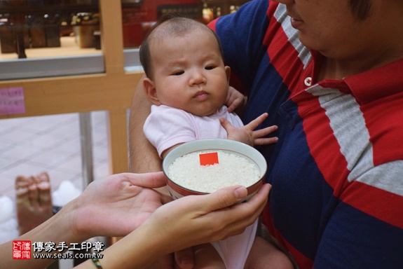 剃胎毛、滿月剃頭、嬰兒剃頭、嬰兒理髮、嬰兒剃髮、嬰兒剃胎毛、嬰兒滿月剃頭、寶寶剃頭、剃胎毛儀式、剃胎毛吉祥話、滿月剃頭儀式、滿月剃頭吉祥話、寶寶剃胎毛、寶寶滿月剃頭理髮、新北永和區剃胎毛、新北永和區滿月剃頭、新北永和區嬰兒剃頭剃胎毛、新北永和區嬰兒理髮、新北永和區嬰兒剃髮、張寶寶(新北永和區嬰兒寶寶滿月剃頭理髮、免費嬰兒剃胎毛儀式吉祥話)。中國風會場，爸媽寶貝免費穿「日中韓」古裝禮服。專業拍照、DVD光碟、證書。★購買「臍帶章、肚臍章、胎毛筆刷印章」贈送：剃頭、收涎、抓周，三選一。2016.10.24 照片7